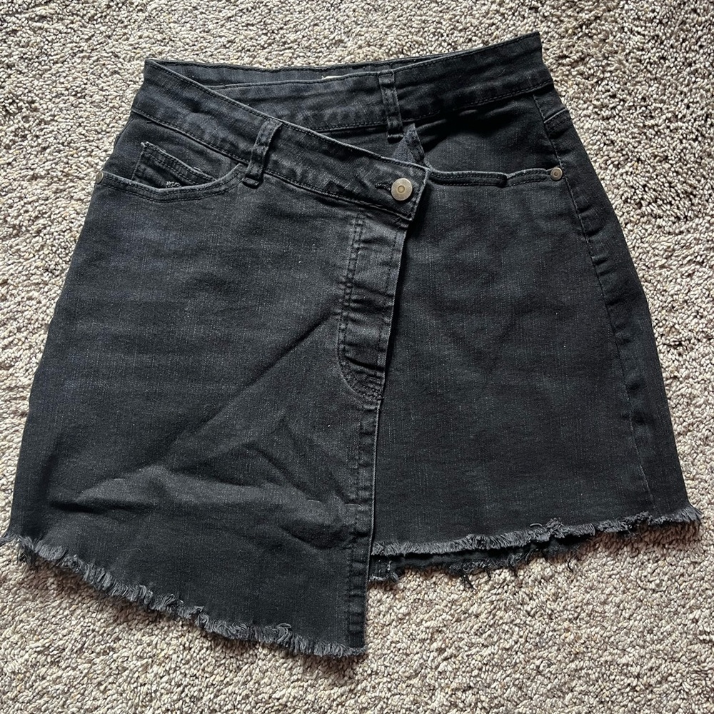 Chelsea & Violet Black Skirt SIZE-small